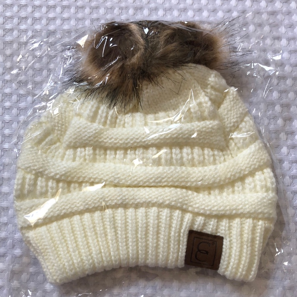 NIB CC CHIC POM POM BEANIE IVORY